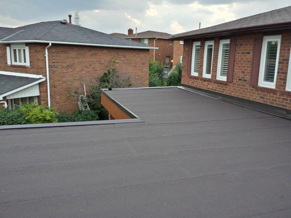 Flat roofing. Рулонная кровля частного дома. Наплавляемая кровля на частный дом. Асфальтовая кровля. Плоская кровля частного дома.