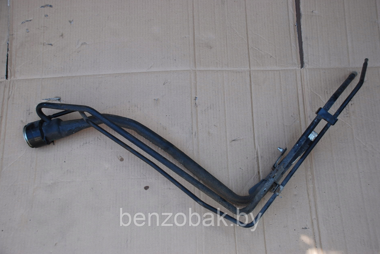 ЗАЛИВНАЯ ГОРЛОВИНА TOYOTA PRIUS  2003-2008