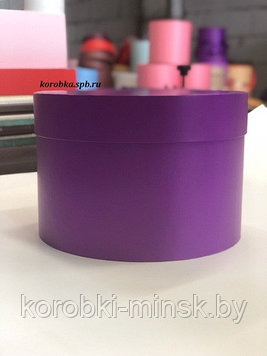 Короткая круглая коробка 22,5*15см. Цвет: фиолетовый.