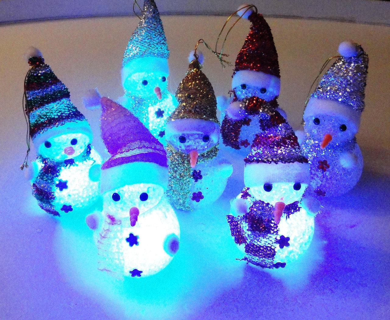 Новогоднее украшение Светящиеся снеговики, высота 15 см. в ассортименте - фото 2 - id-p109316787