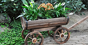 Тачка-полубочка декоративная для сада (цветочница)