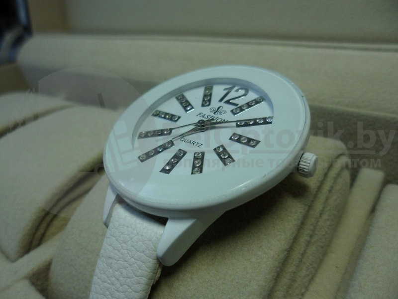 Женские наручные часы Feshion F1595 (белые) - фото 3 - id-p109390215
