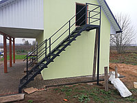 Наружная лестница на даче