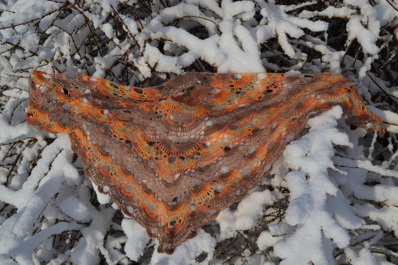 Вязаный платок - оригинальный женский подарок на праздник - фото 1 - id-p109432083