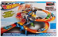 Hot Wheels FGW77 Factory Raceway Showdown Playset