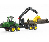 Bruder Трактор John Deere 1210E с прицепом с манипулятором и брёвнами Bruder (Брудер) 02133