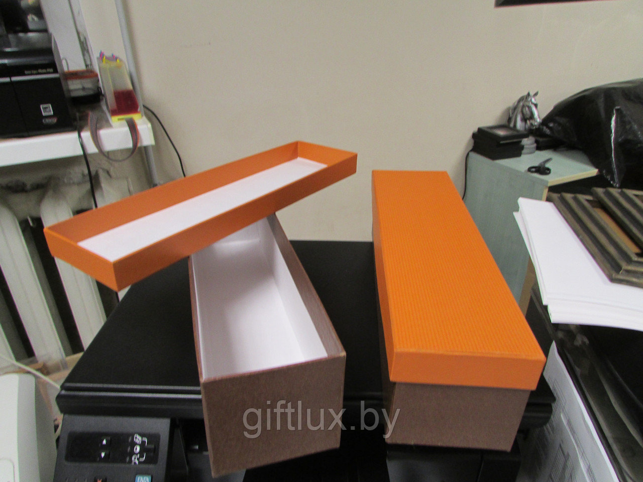 Коробка подарочная  "Однотон" 9*9*33 см (под бутылку) мирабелла