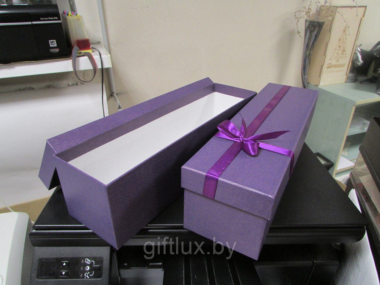 Коробка подарочная с бантом "Однотон" 9*9*33 см (под бутылку) фиолет