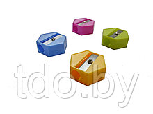 Точилка: одинарная, пластиковая /4 цвета/, в форме шестигранника, в прозрачной пластиковой упаковке,2,5см