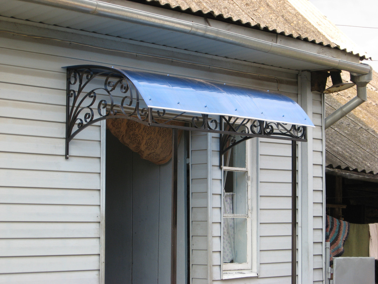 Кованый козырёк над крыльцом №12