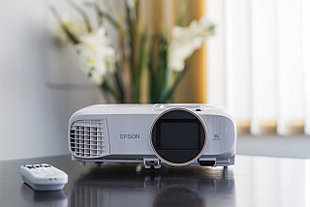 Полезные функции и преимущества проектора Epson