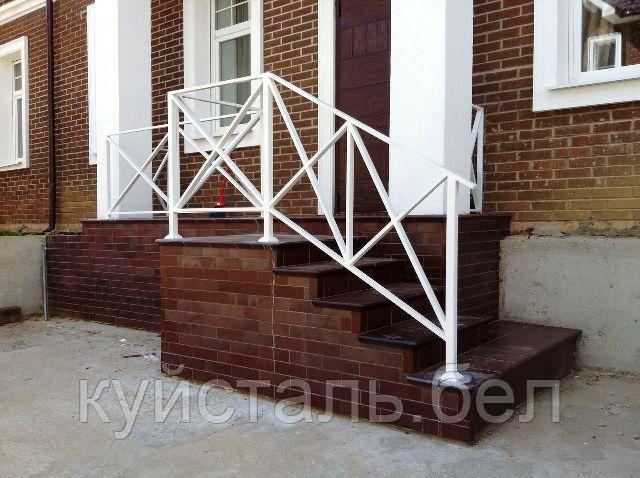 Металлические перила для крыльца