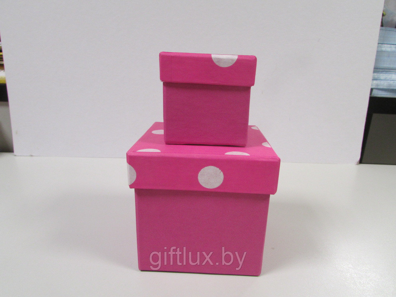 Набор Коробок  Кубик "Горох"(2шт.) 5*5*5см, 8*8*8 см ярко-розовый