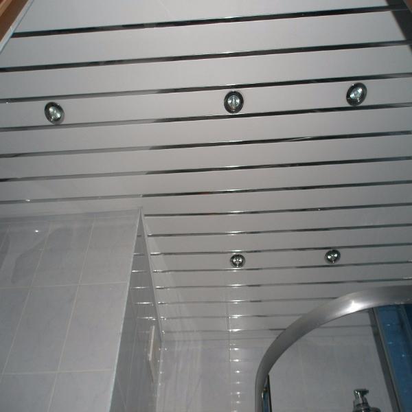 Реечный потолок Комплект д/туал 1,35*0,9м A100AS металлик - фото 1 - id-p110695381