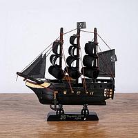 Парусник пиратский трехмачтовый «Черная Жемчужина»