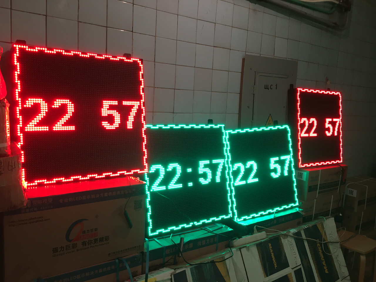 Электронные светодиодные часы-термометр-календарь, уличные, фасадные 64см*64см - фото 6 - id-p111143760