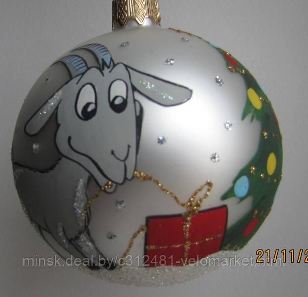 Стеклянный шар на елку коза с подарком 8 см - фото 1 - id-p111167539