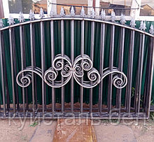 Забор декоративный с элементами ковки