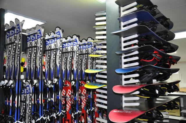 Стойки для лыжного и сноубордического оборудования