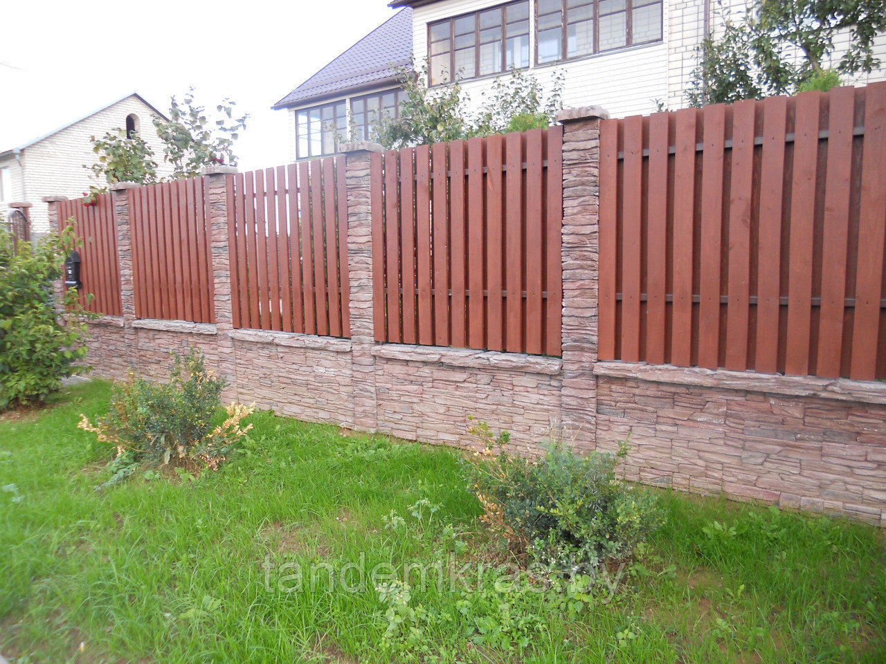 Двусторонний бетонный забор комбинированный с деревом - фото 3 - id-p1971516