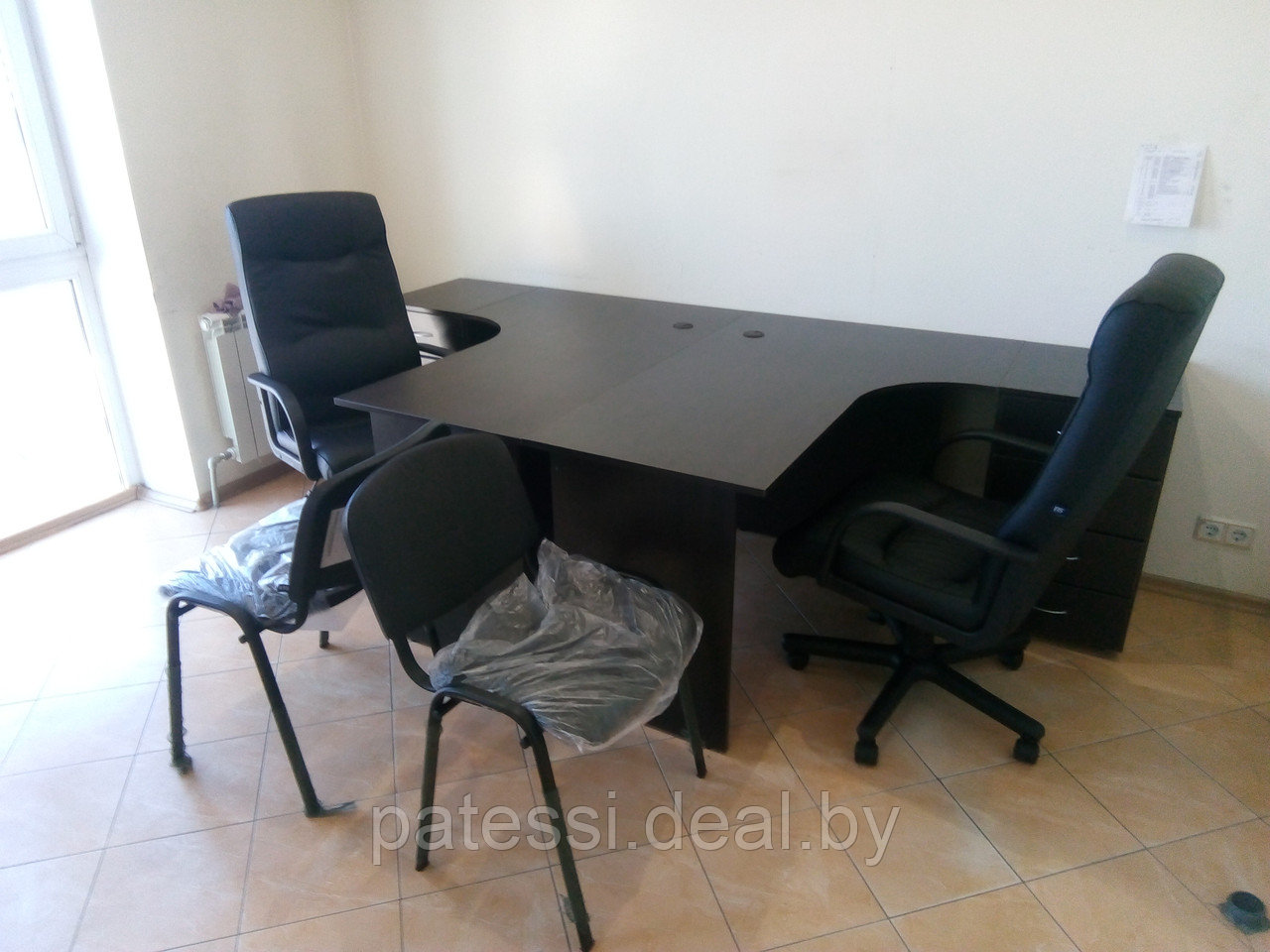 Комплект офисной мебели на два рабочих места с креслами и стульями - фото 2 - id-p111262869