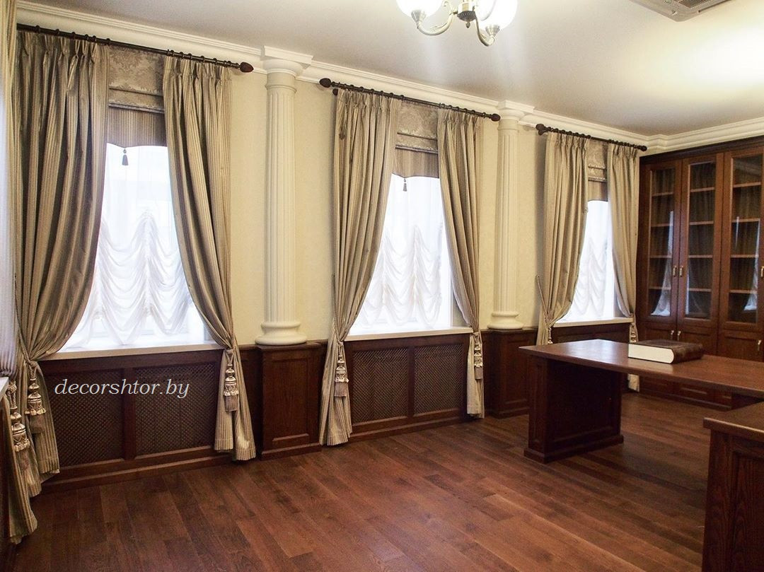 Классические шторы с боковыми подхватами в кабинет