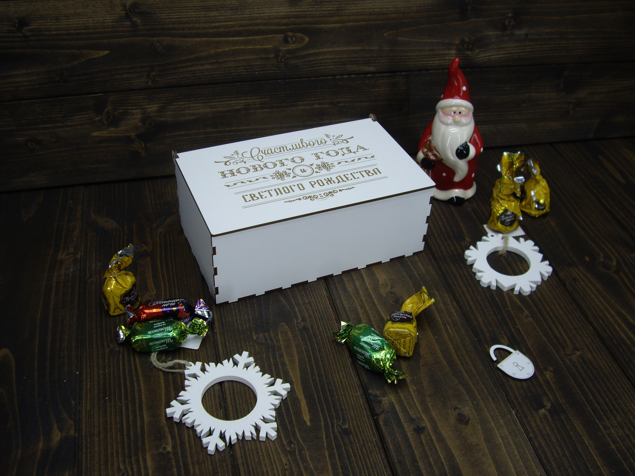 Шкатулка 145*135*90, цвет: белый, с гравировкой "Счастливого Нового Года и Светлого Рождества" - фото 1 - id-p111634050