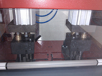 Полуавтомат для обрезки углов книжных блоков Automaberg 2HCR | Инсталляции 9