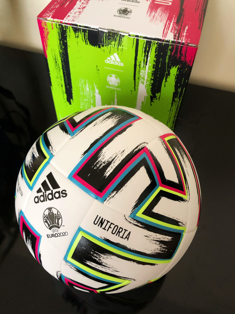Проф мячи euro2020 adidas uniforia