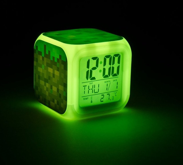 Часы настольные пиксельные "Блок земли", с подсветкой - фото 4 - id-p53531958
