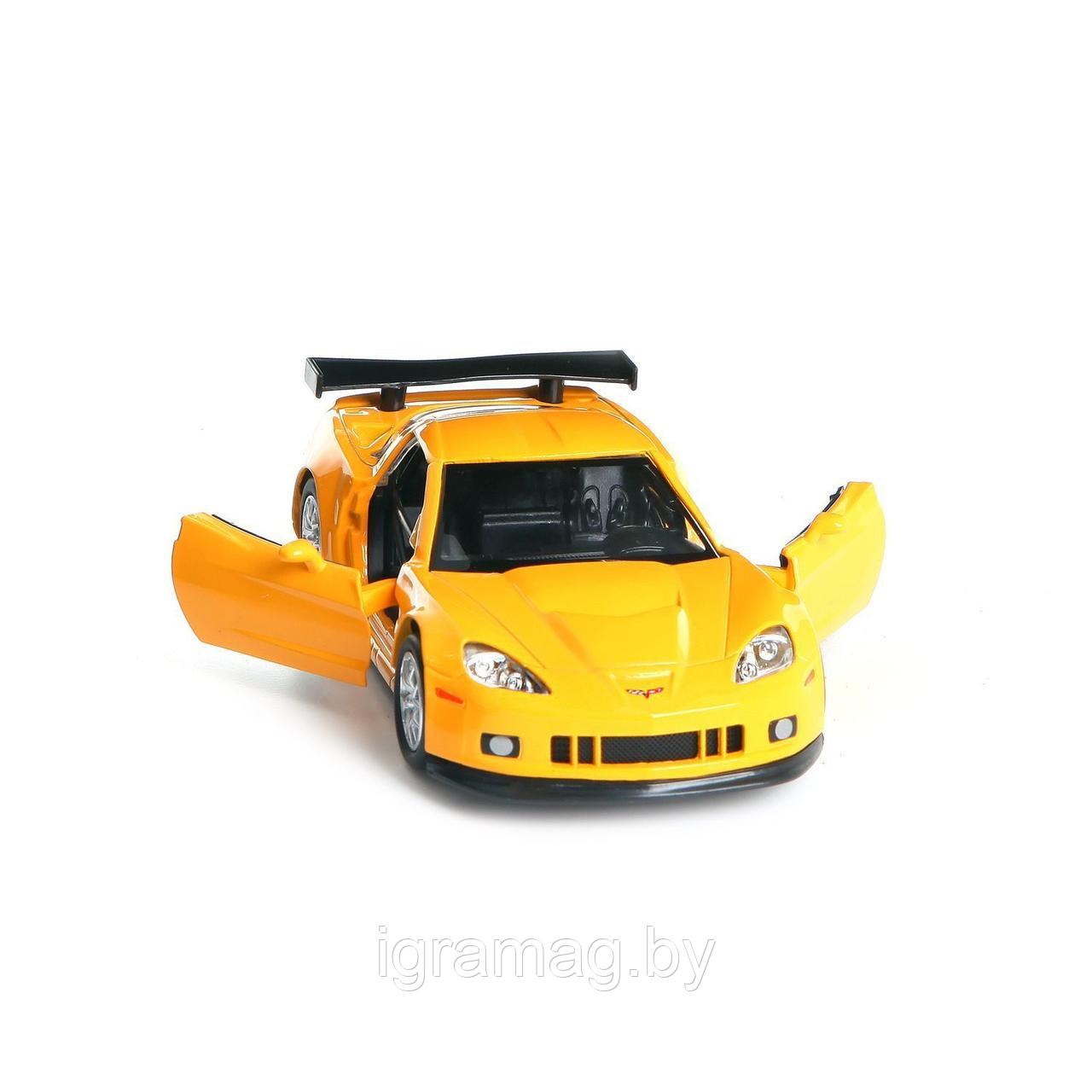 Инерционная коллекционная машинка Chevrolet Corvette C6.R, желтая 1:32 - фото 4 - id-p113159771