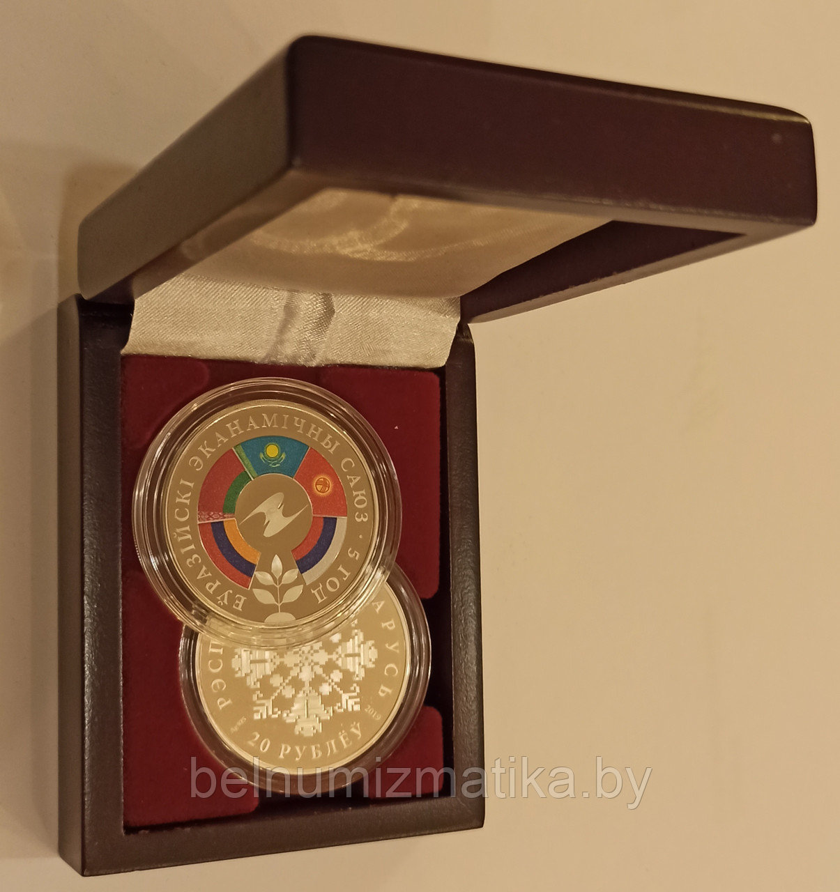 Футляр для 2 монет с ложементом на 2 ячейки Ø 45.00 мм деревянный - фото 3 - id-p113422561