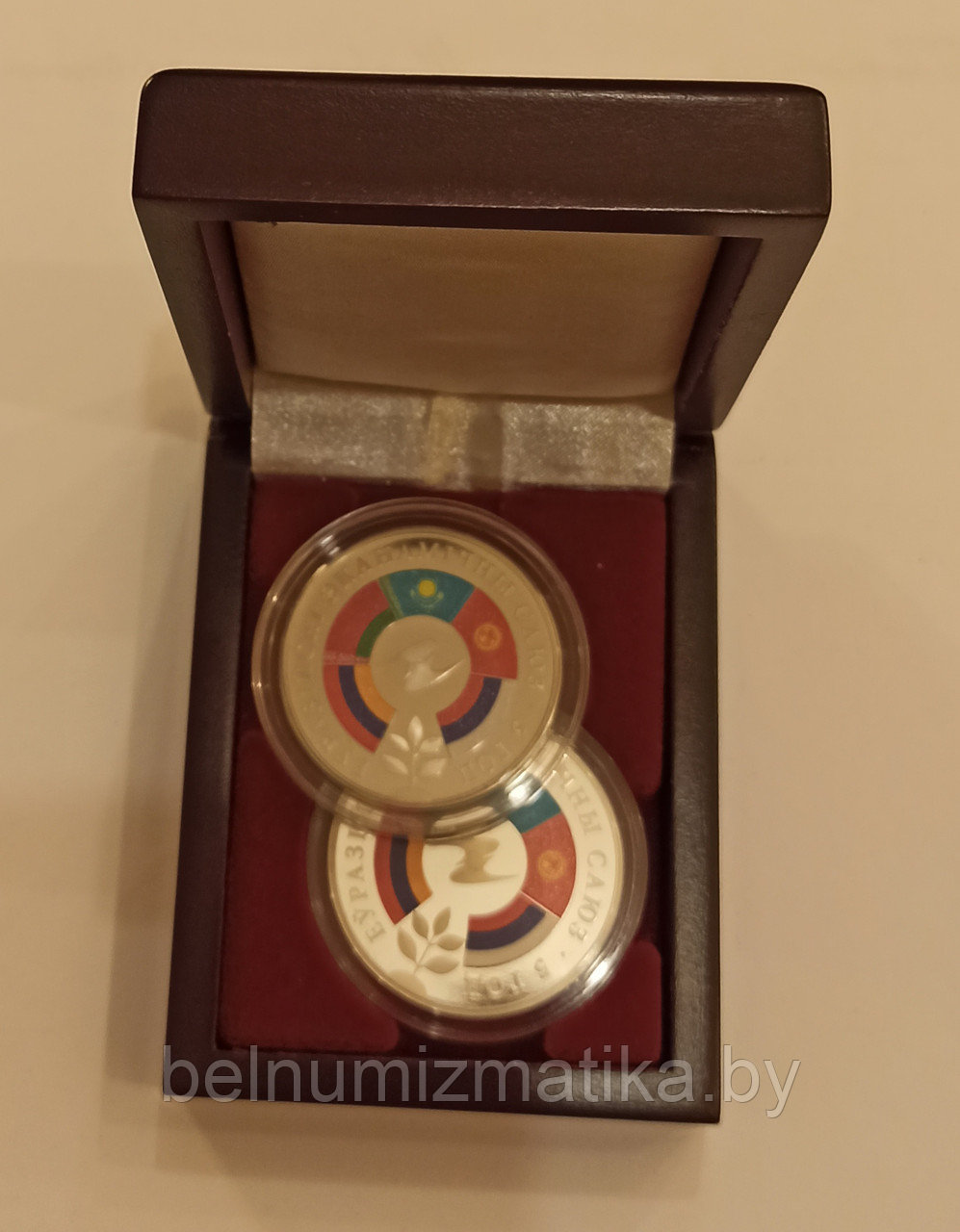 Футляр для 2 монет с ложементом на 2 ячейки Ø 45.00 мм  деревянный