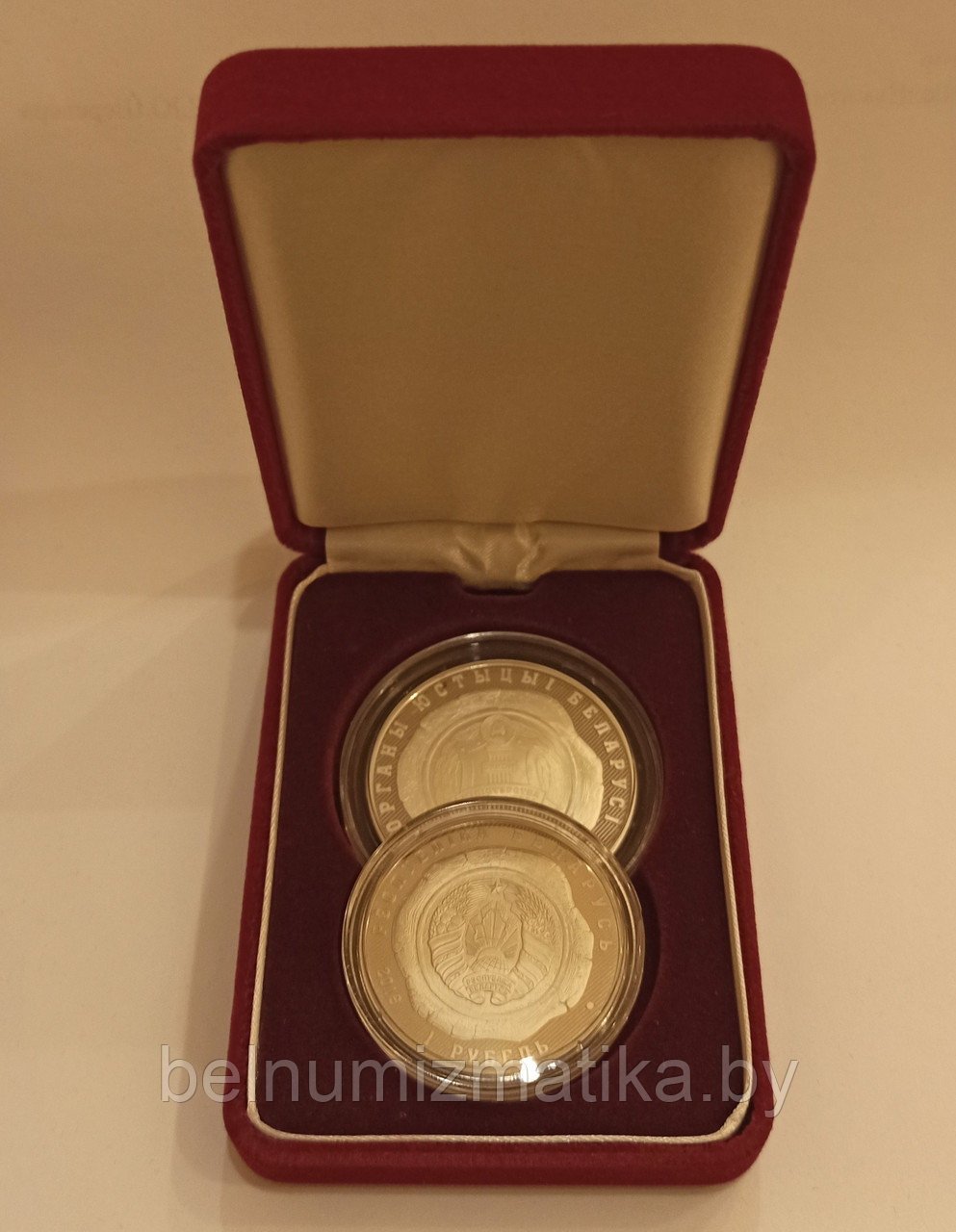 Футляр для 2 монет с ложементом на 2 ячейки Ø 45.00 mm и 37.00 mm бархатный красный - фото 2 - id-p113482185