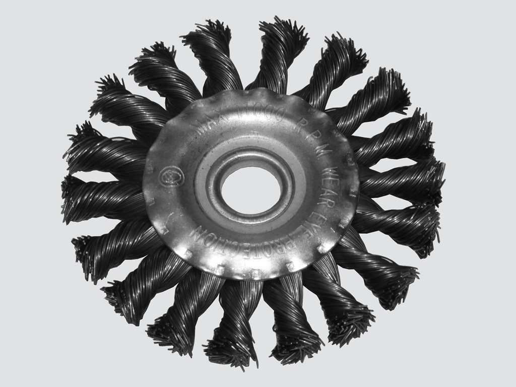 Щётка тип "тарелка" 100мм витая стальная проволока (без гайки) (внутренний диаметр 16мм) - фото 1 - id-p110200463