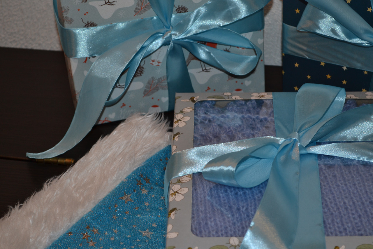 Шаль спицами теплая голубая шерстяная - подарок девушке, женщине на праздник - фото 6 - id-p113781543