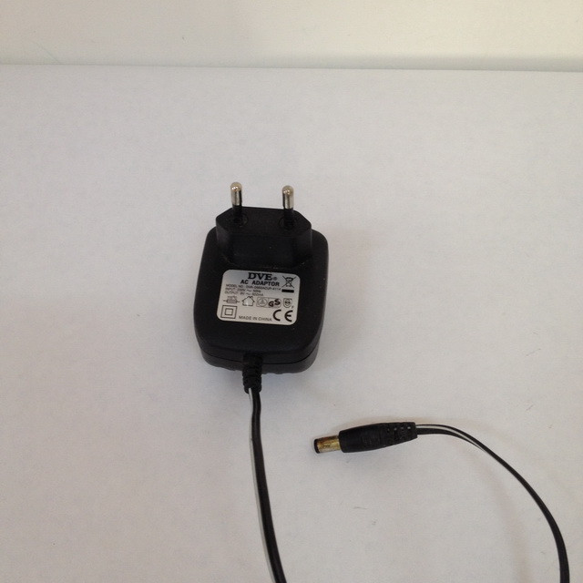 Адаптер питания DVE AC ADAPTOR DVR-0960ACUP Input 230V 50Hz Output 9V 600mA - фото 1 - id-p113806795