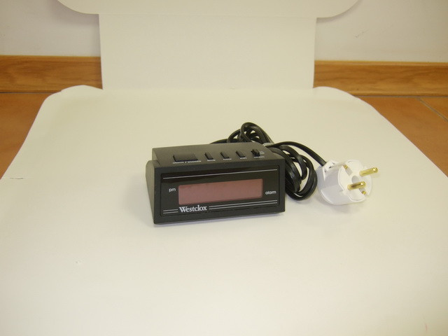 Часы- будильник электронные Westclox Starter 990995