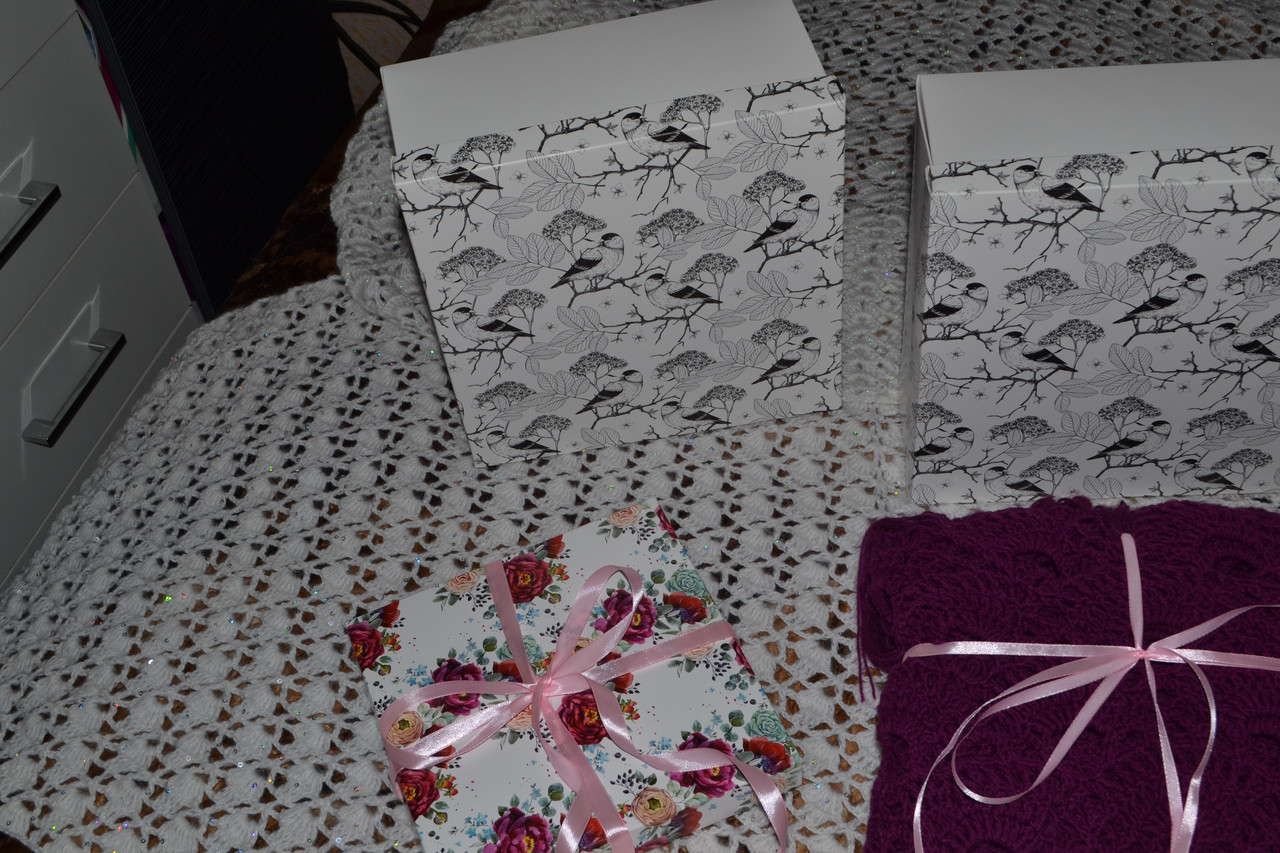 Подарочный набор" Маме "- платок с кистями теплый вязаный крючком - фото 3 - id-p114057891