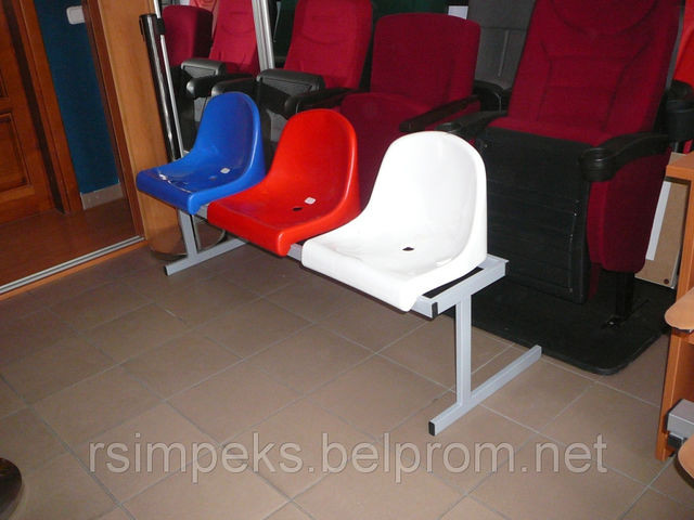 Пластиковое кресло на стальной опоре тройное. - фото 5 - id-p6701372