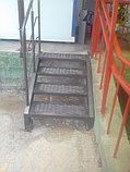 Металлическая лестница с ограждением, фото 3