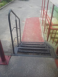 Металлическая лестница с ограждением, фото 5