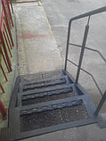 Металлическая лестница с ограждением, фото 6