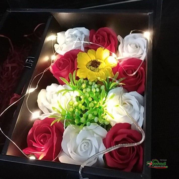 Розы из мыла в подарочной коробке с подсветкой - фото 6 - id-p114771880
