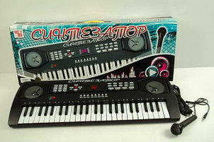 Детский синтезатор пианино 49 клавиш  с микрофоном SD990 A от сети  и от батареек