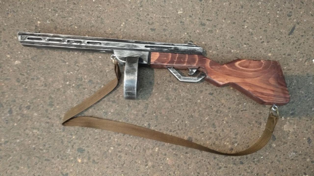 Игрушечный деревянный пистолет-пулемет ППШ - фото 1 - id-p115561271