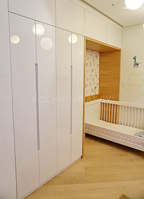 Распашной шкаф для детской комнаты