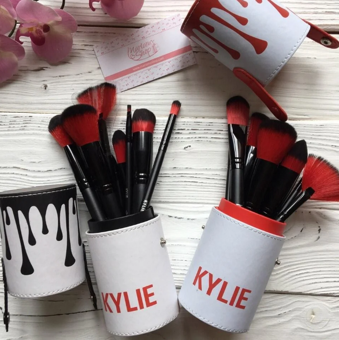 Набор кистей для макияжа в тубусе KYLIE RED/Black, RED/White 12 шт - фото 2 - id-p115842726
