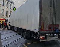 Почему дальнобойщик с Алтая перекрыл дорогу в Москве и как на трассах замерзают люди?