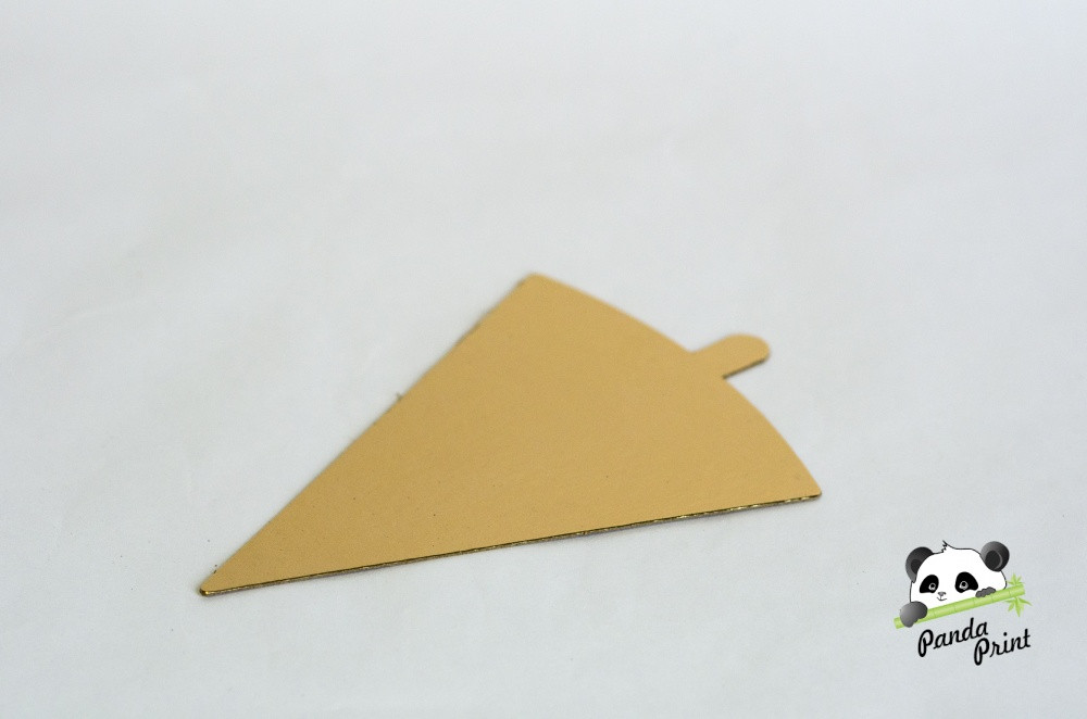 Подложка треугольная с держателем для пирожного 120х90 мм (0,8) золото